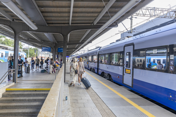 pasażer, peron, stacja, Poznań Główny, nowa infrastruktura, pociąg pasażerski