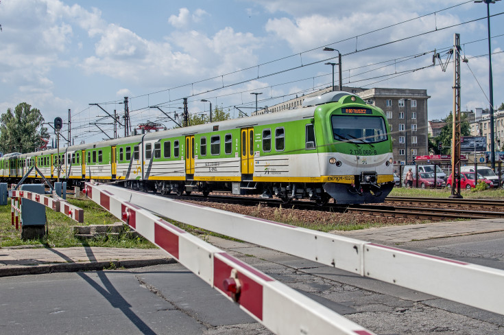 bezpieczeństwo, przejazd kolejowo-drogowy, sygnalizacja, rogatka