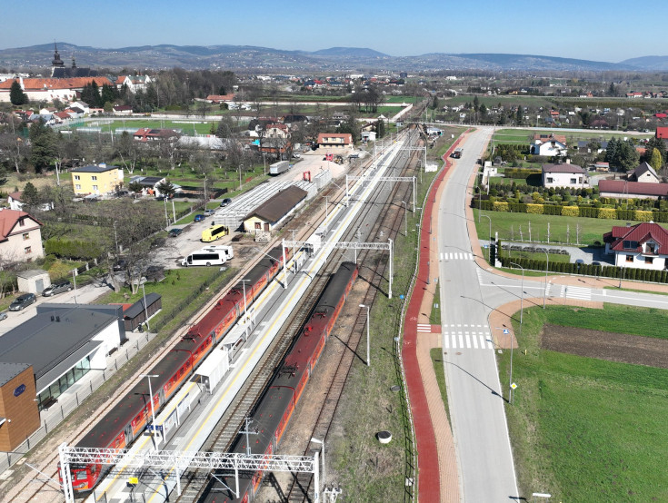 stacja, pociąg, nowa wiata, nowy peron, Stary Sącz