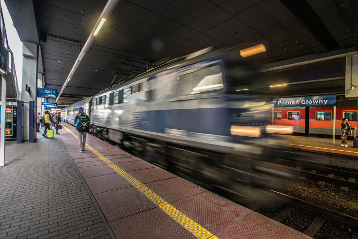 pasażer, peron, stacja, Poznań Główny, pociąg