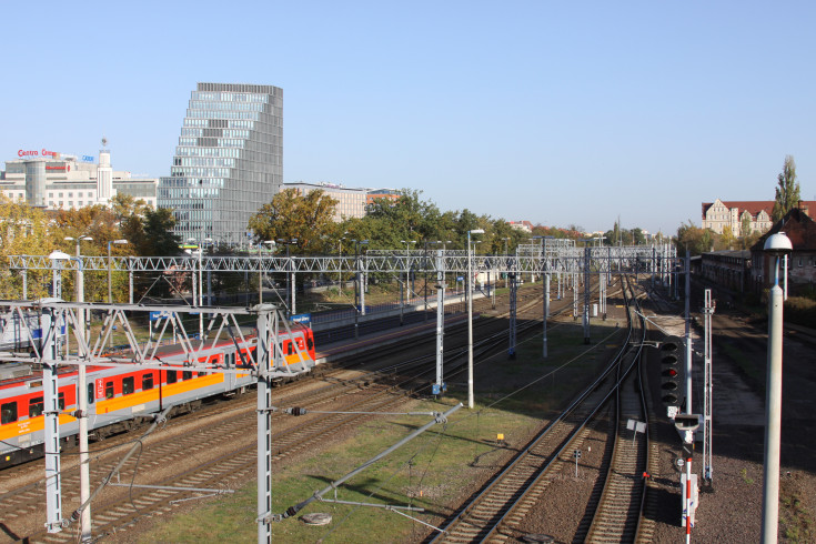 stacja, Poznań Główny, pociąg, studium wykonalności, tor, Przewozy Regionalne, nowa infrastruktura pasażerska, nowy tor, poznański węzeł kolejowy