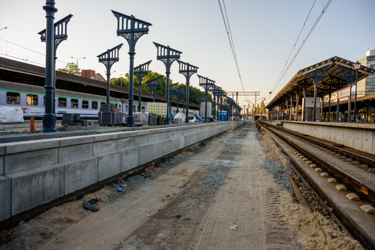 peron, przejście podziemne, stacja, tunel, wiata, Gdańsk Główny