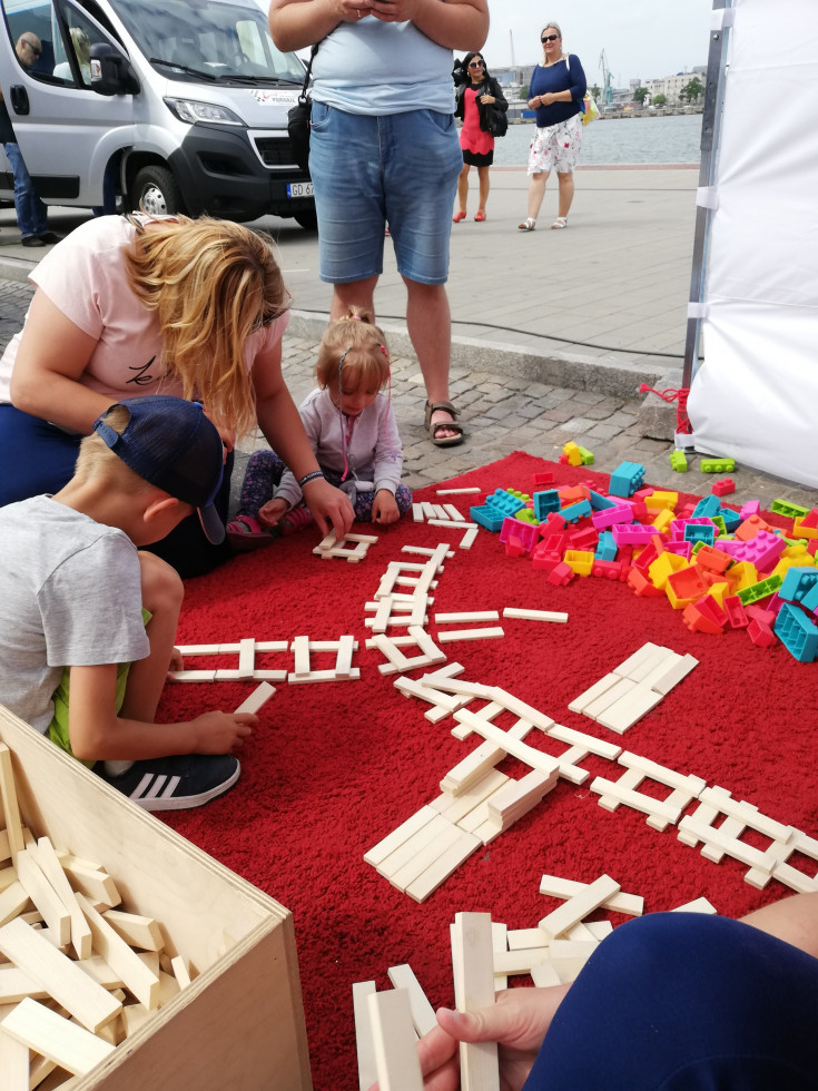 bezpieczny przejazd, kampania społeczna, szlaban na ryzyko, Gdynia, edukacja, edukacja dzieci, wydarzenie plenerowe, stoisko, stoisko kampanii, Moto Safety Day, edukacja dorosłych