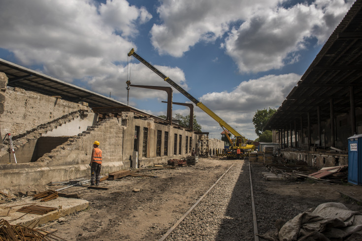 peron, modernizacja, stacja, POIiŚ 2014-2020, Program Operacyjny Infrastruktura i Środowisko, Gorzów Wielkopolski, demontaż peronu, prace budowlane, inwestycja