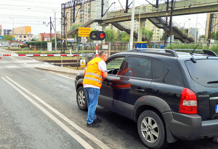 SOK, bezpieczny przejazd, bezpieczny piątek, akcja ulotkowa, żółta naklejka, Bydgoszcz