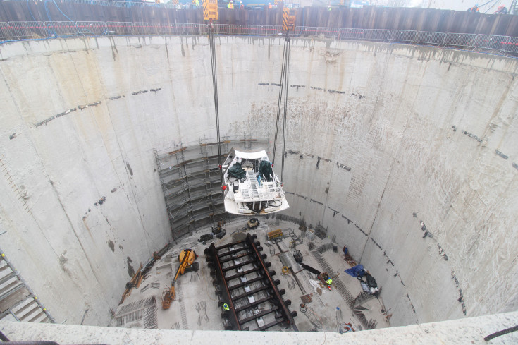 tunel średnicowy, Łódzki Węzeł Kolejowy, TBM, www.tunel-laczypolske.pl, komora startowa, montaż tarczy