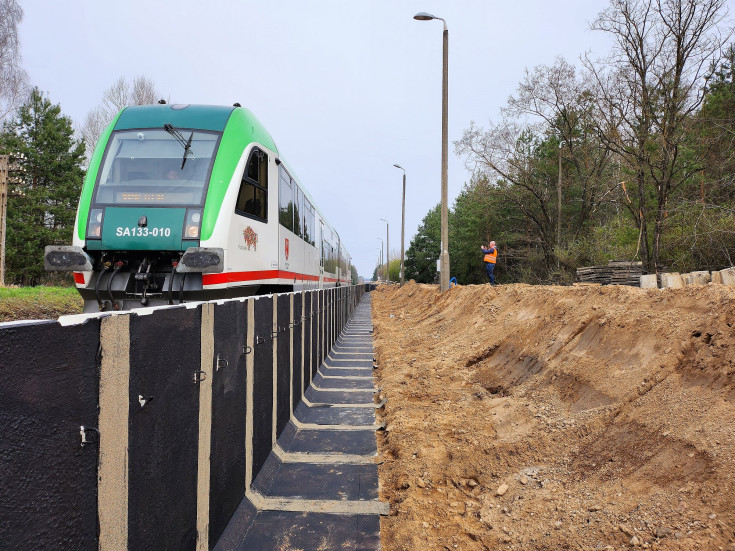 prace budowlane, nowa infrastruktura, pociąg pasażerski, Gliniszcze