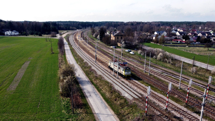 peron, lokomotywa, nowa infrastruktura, przystanek, widok z lotu ptaka, Ludynia