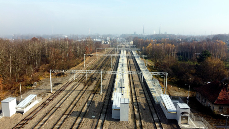 Podbory Skawińskie, nowa infrastruktura pasażerska, widok na stację