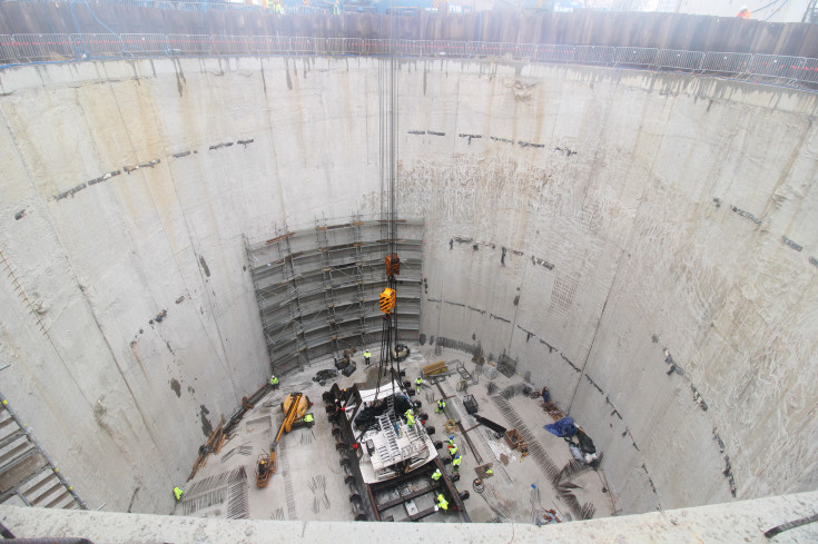 tunel średnicowy, Łódzki Węzeł Kolejowy, TBM, www.tunel-laczypolske.pl, komora startowa, montaż tarczy