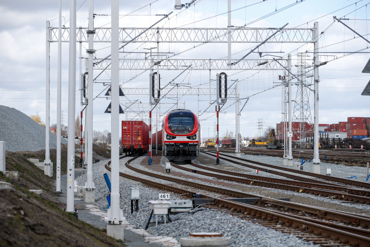 pociąg towarowy, przewóz towarów, Port Gdynia, nowa infrastruktura, ładunki