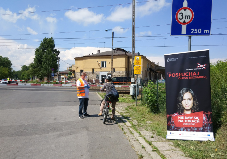 bezpieczny przejazd, bezpieczny piątek, przejazd kolejowo-drogowy, szlaban na ryzyko, kierowca, edukacja, edukacja dorosłych