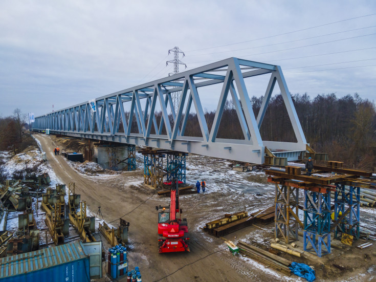 LK35, nowa infrastruktura, nasuwanie przęsła, most nad Narwią