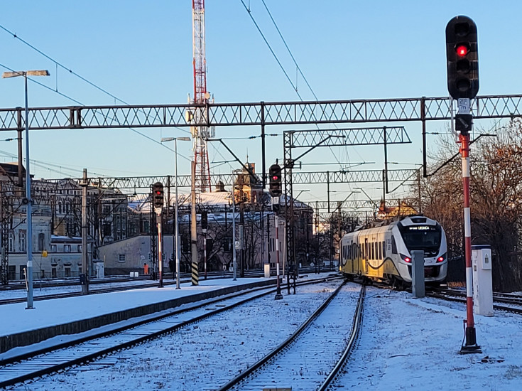 stacja, Legnica, pociąg pasażerski