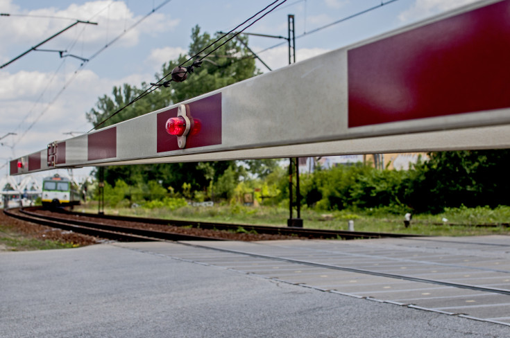 bezpieczeństwo, przejazd kolejowo-drogowy, sygnalizacja, rogatka