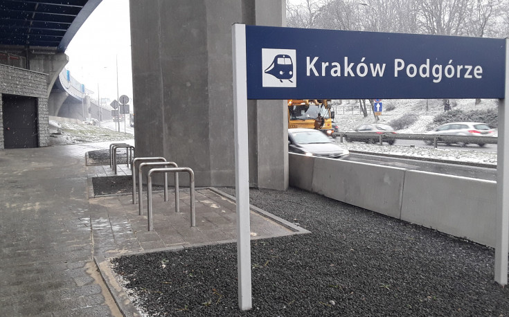 Kraków Podgórze, stojak rowerowy, przystanek