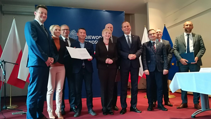 studium wykonalności, Wrocławski Węzeł Kolejowy, podpisanie umowy