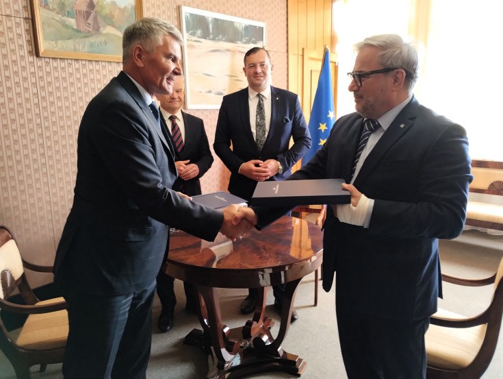 podpisanie umowy, nowa infrastruktura, Kolej+, Łomża, nowy peron