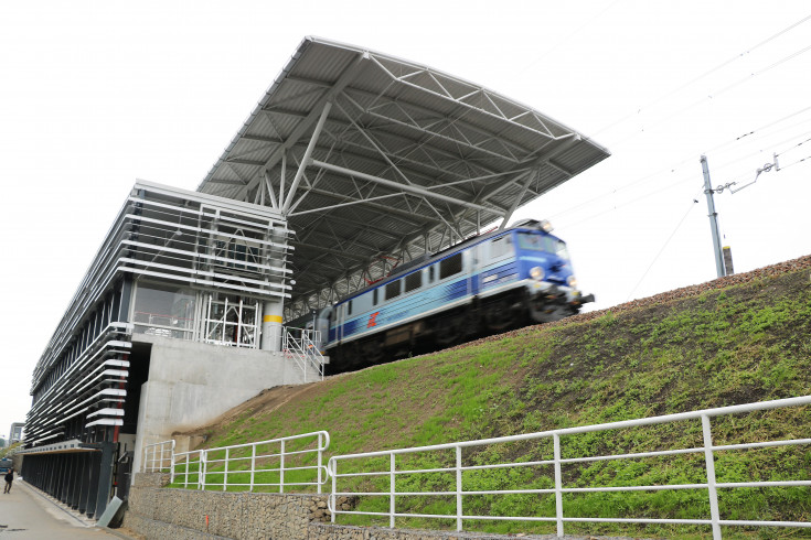 peron, Kraków, łącznica, POIiŚ 2014-2020, łącznica krakowska, Kraków Zabłocie, aglomeracja krakowska, lokomotywa, Program Operacyjny Infrastruktura i Środowisko, kolej aglomeracyjna, nowy przystanek, infrastruktura kolejowa, przystanek, inwestycja