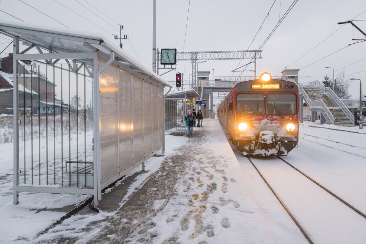 pasażer, peron, stacja, Nowy Targ, pociąg pasażerski