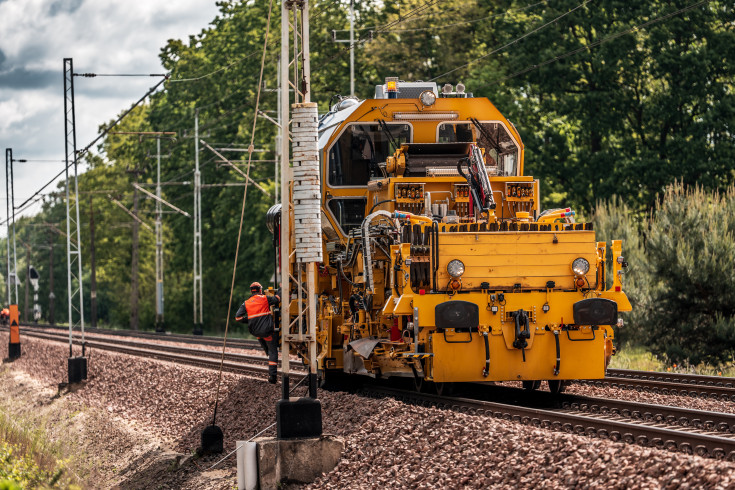 linia kolejowa, tor, maszyna, robotnik, animator, KPO, Jastrzębsko