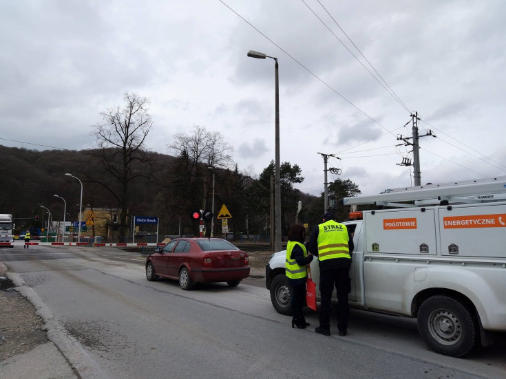 SOK, bezpieczny przejazd, akcja ulotkowa, przejazd kolejowo-drogowy, Kielce, żółta naklejka