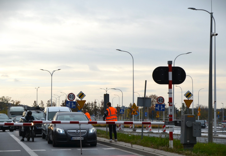 akcja ulotkowa, samochód, rogatka, Wszystkich Świętych