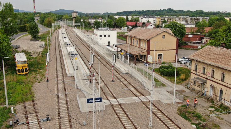 nowa sieć trakcyjna, nowy tor, nowa infrastruktura, Skoczów, nowy peron, budynek dworca