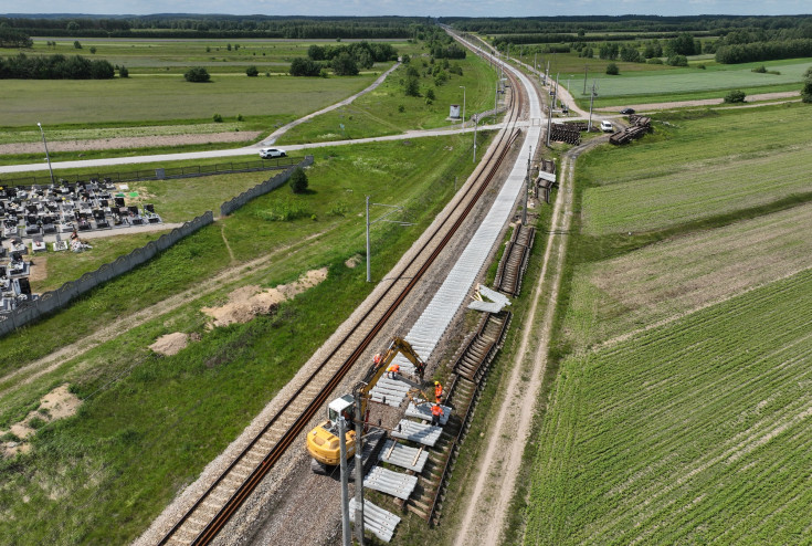Radzice, nowa sieć trakcyjna, nowy tor, LK22