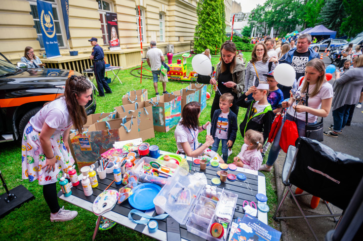 bezpieczny przejazd, kampania społeczna, dzień dziecka, edukacja dzieci, dzieci, dziecko, wydarzenie plenerowe, stoisko kampanii, KPRM, Kancelaria Prezesa Rady Ministrów, rodzice