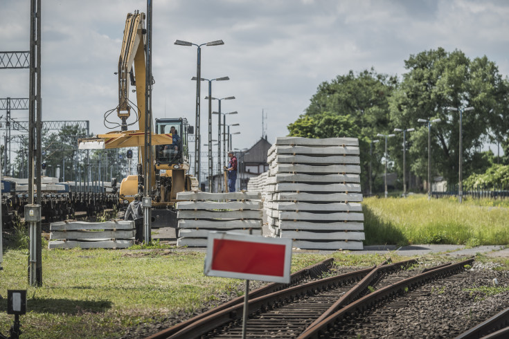 modernizacja, CEF, Łącząc Europę, E20, transport, podkłady, dźwig, LK3, Strzałkowo, inwestycja