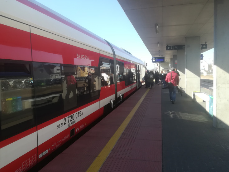 pasażer, peron, stacja, pociąg, LK356, Wągrowiec