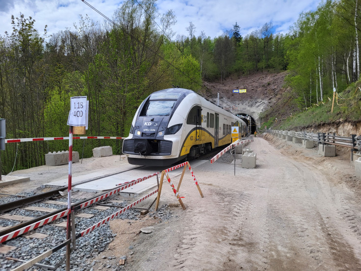 LK274, Koleje Dolnośląskie, tunel kolejowy, nowa infrastruktura, pociąg pasażerski, Trzcińsko