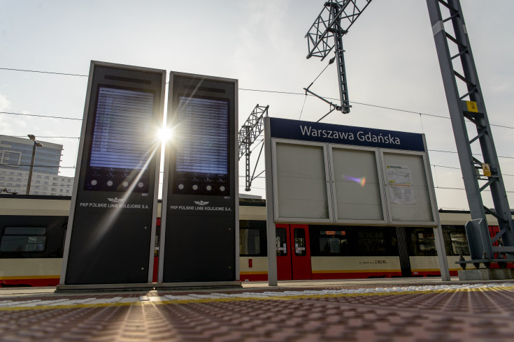 infokiosk, informacja pasażerska, Warszawa Gdańska