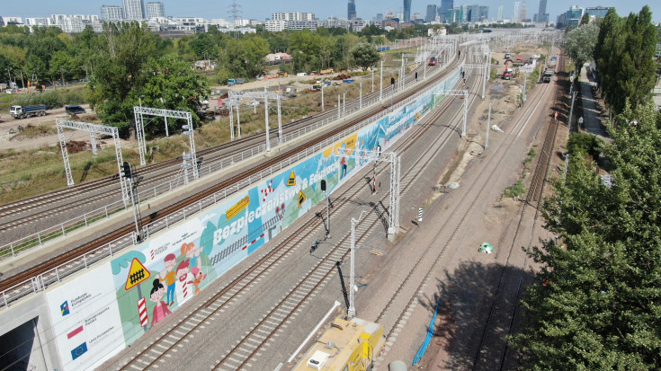 bezpieczny przejazd, stacja, Warszawa Zachodnia, Budimex, mural