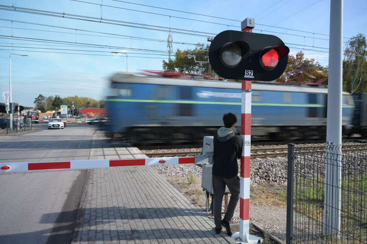 przejazd kolejowo-drogowy, sygnalizacja, rogatka