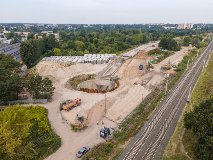 TBM, budowa tunelu, drążenie tunelu kolejowego, Łódź Koziny, Łódź Śródmieście, szacht, komora