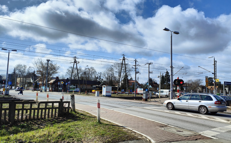 przejazd kolejowo-drogowy, samochód osobowy, nowa infrastruktura, Warszawa Wesoła