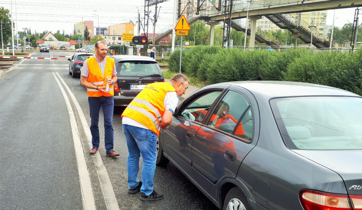 SOK, bezpieczny przejazd, bezpieczny piątek, akcja ulotkowa, żółta naklejka, Bydgoszcz