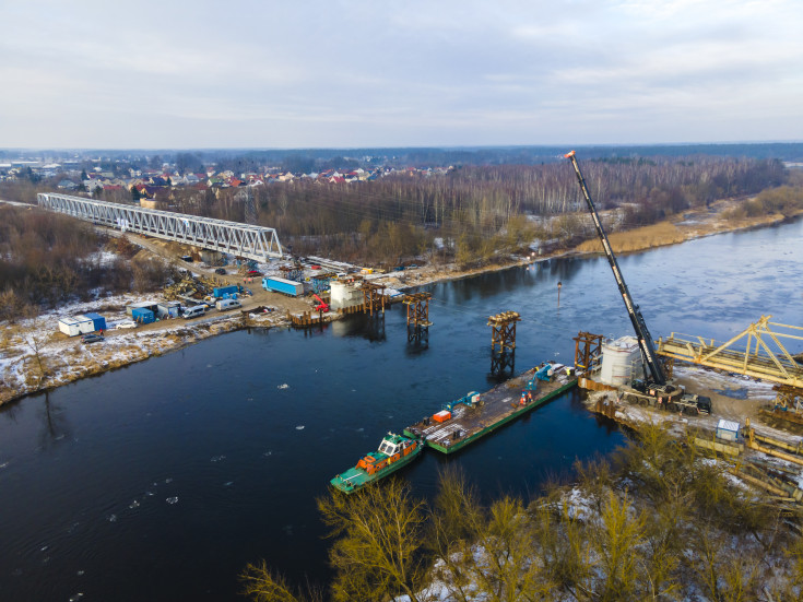 LK35, nowa infrastruktura, nasuwanie przęsła, most nad Narwią