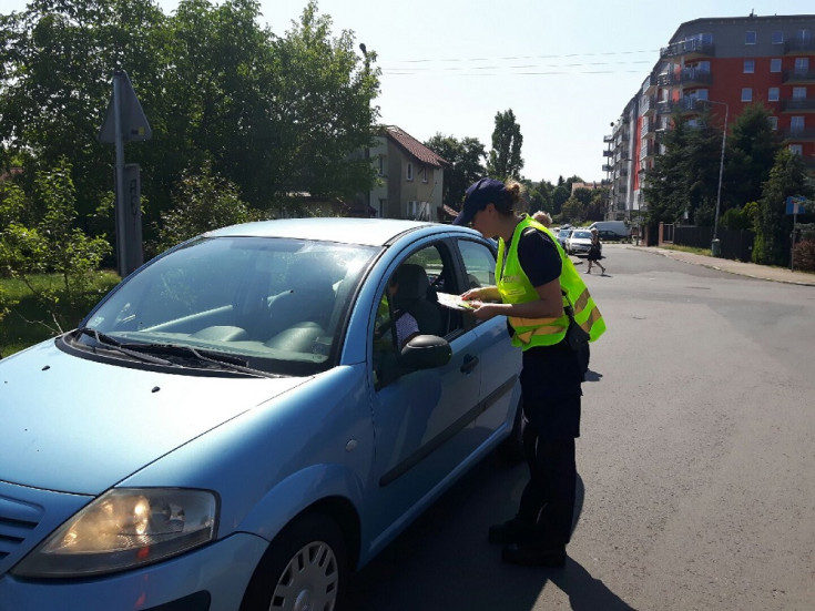 bezpieczny piątek, akcja ulotkowa, przejazd kolejowo-drogowy, żółta naklejka