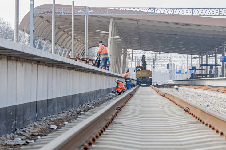 pasażer, peron, modernizacja, Łódź, pociąg, wiata, Łódź Widzew, Łódzka Kolej Aglomeracyjna, ŁKA