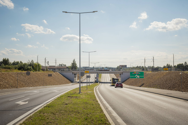 LK182, samochód osobowy, nowa infrastruktura, nowy wiadukt kolejowy, kolej na lotnisko, Pyrzowice Lotnisko