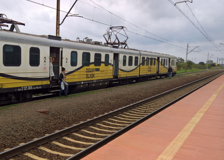 pociąg, Koleje Dolnośląskie, tor, nowa infrastruktura pasażerska, Pierzchno