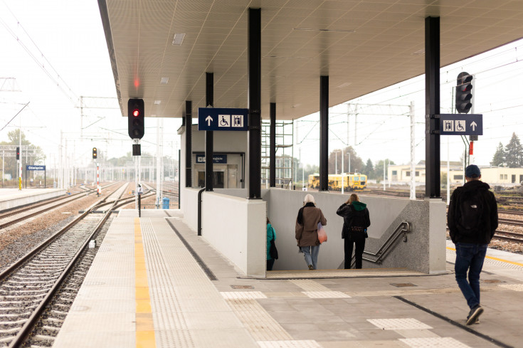 pasażer, stacja, Oświęcim, LK93, nowe przejście podziemne, nowa infrastruktura, nowy peron