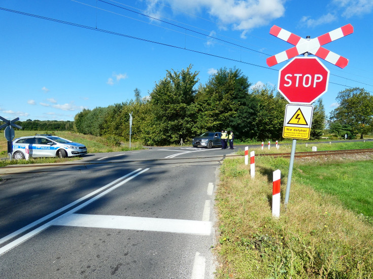 bezpieczny przejazd, bezpieczny piątek, przejazd kolejowo-drogowy, szlaban na ryzyko, kierowca, edukacja, edukacja dorosłych