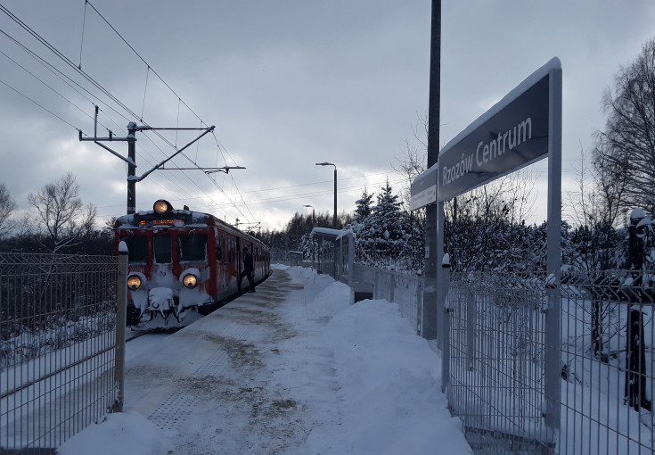 peron, nowa infrastruktura, pociąg pasażerski, Program Przystankowy, Rzozów Centrum