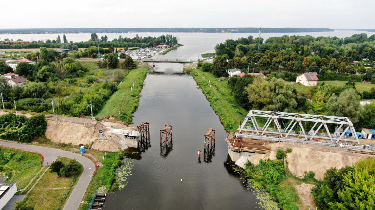 most kolejowy, nowa infrastruktura, nasuwanie przęsła, widok z lotu ptaka, LK10, Kanał Żerański