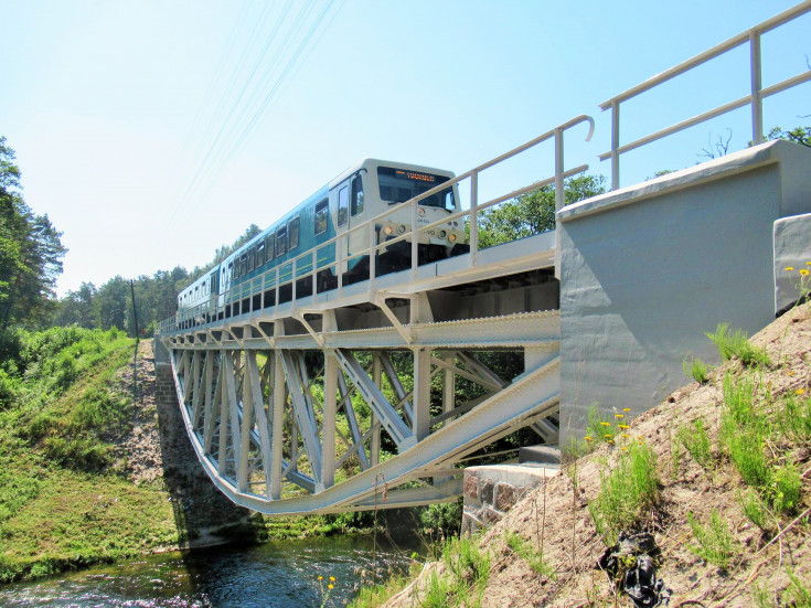 most kolejowy, nowa infrastruktura, pociąg pasażerski, Brda