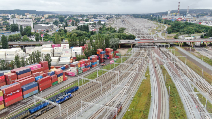 pociąg towarowy, przewóz towarów, Port Gdynia, nowa infrastruktura